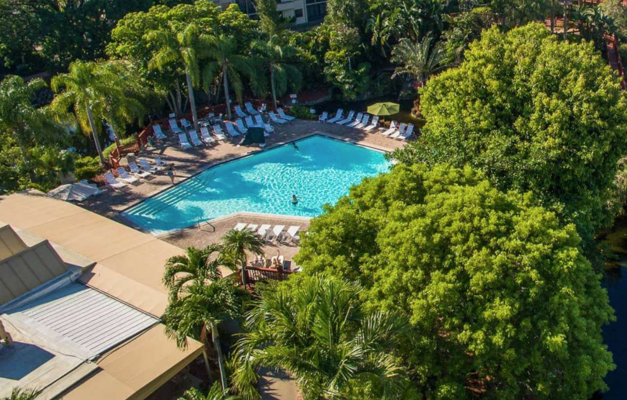Park Shore Resort By Mike Z Rentals (Adults Only) Napoli Bagian luar foto